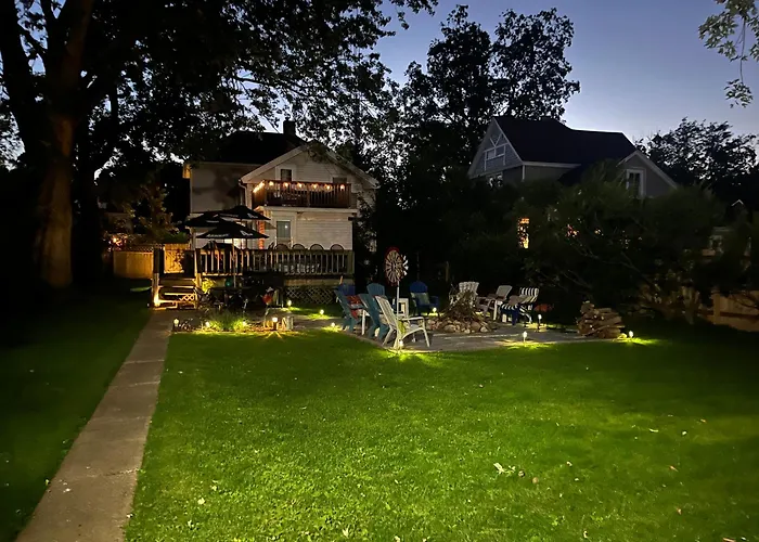 515Escape - Near Downtown, Private Backyard, Firepit, Bbq, Fun!