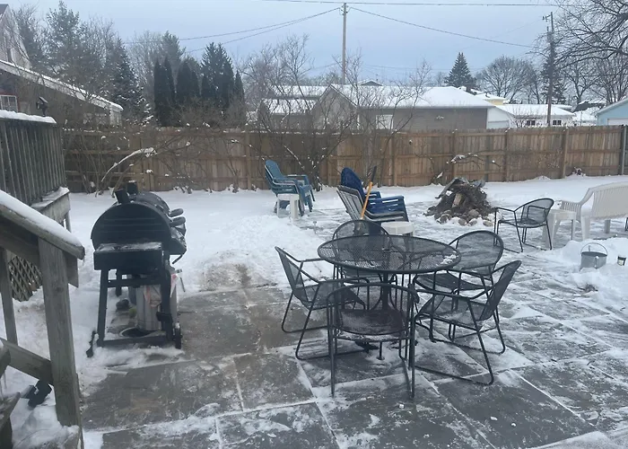 515Escape - Near Downtown, Private Backyard, Firepit, Bbq, Fun!
