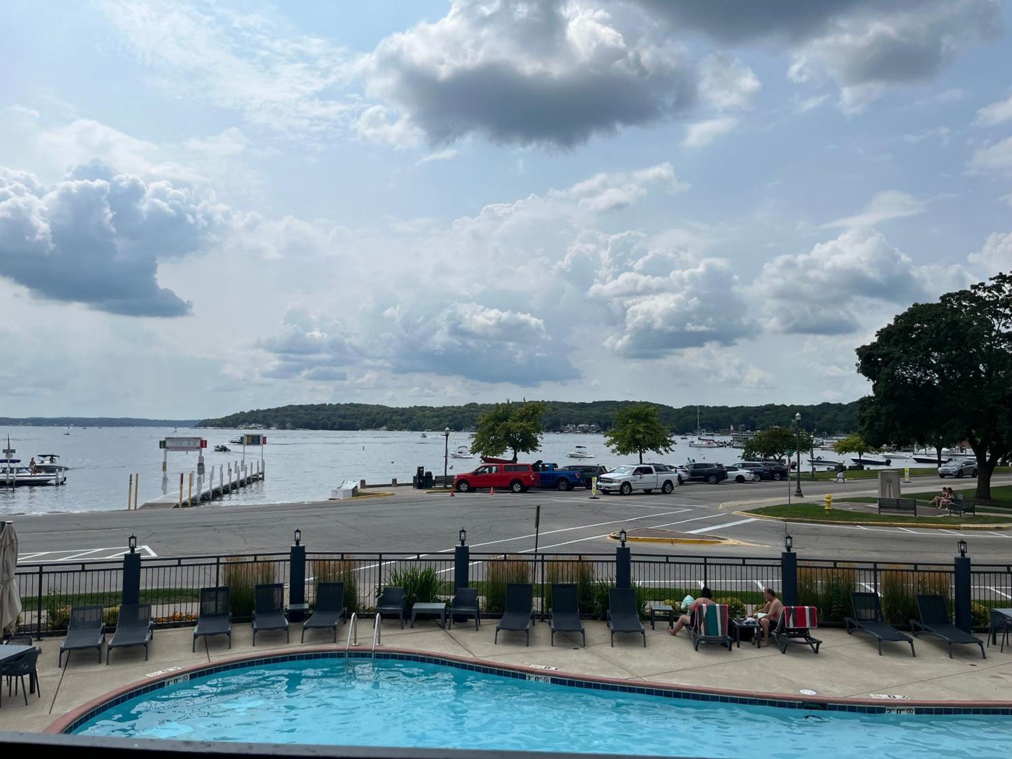 Holiday home 515escape - Near Downtown, Private Backyard, Firepit, Bbq, Fun!