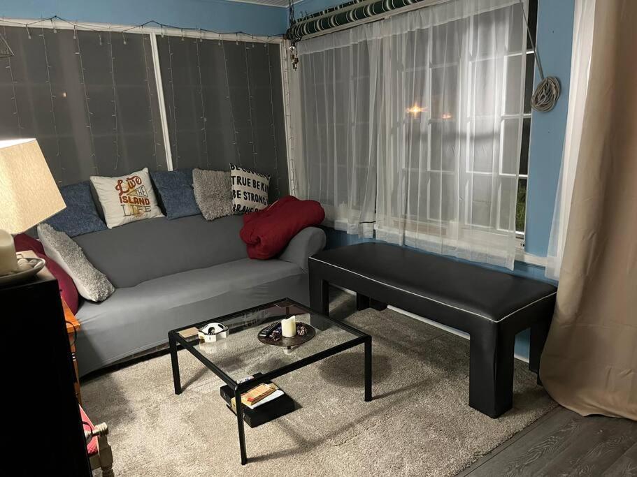 Holiday home 515escape - Near Downtown, Private Backyard, Firepit, Bbq, Fun!