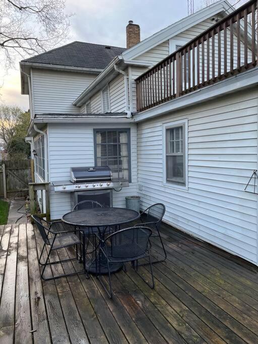 515escape - Near Downtown, Private Backyard, Firepit, Bbq, Fun! Holiday home *