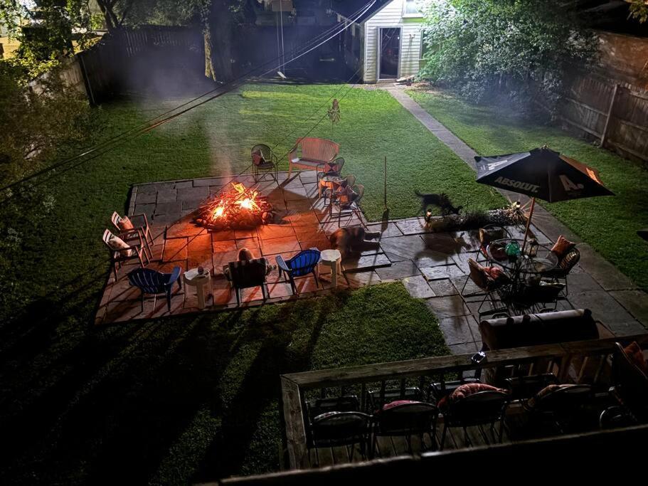515escape - Near Downtown, Private Backyard, Firepit, Bbq, Fun!