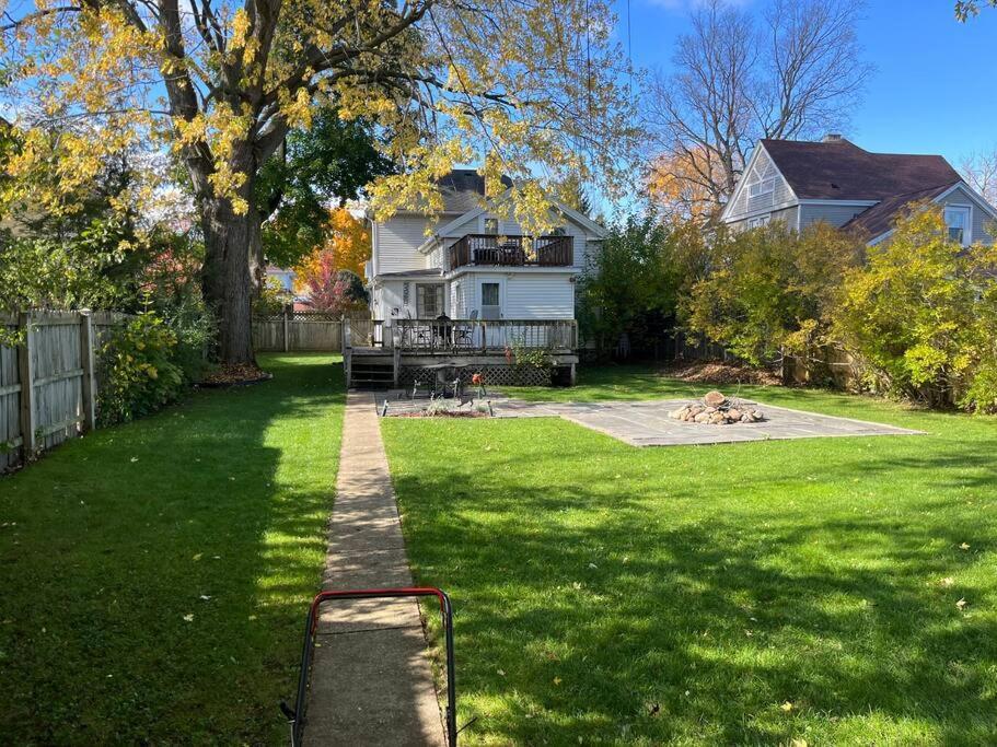 515escape - Near Downtown, Private Backyard, Firepit, Bbq, Fun! *
