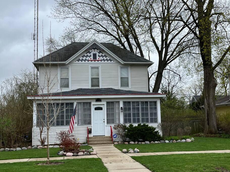 Holiday home 515escape - Near Downtown, Private Backyard, Firepit, Bbq, Fun! *