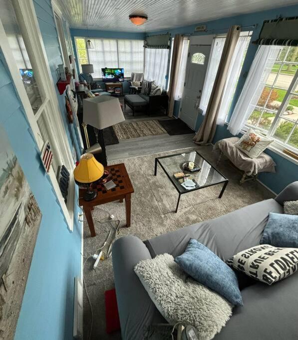 Holiday home 515escape - Near Downtown, Private Backyard, Firepit, Bbq, Fun! *