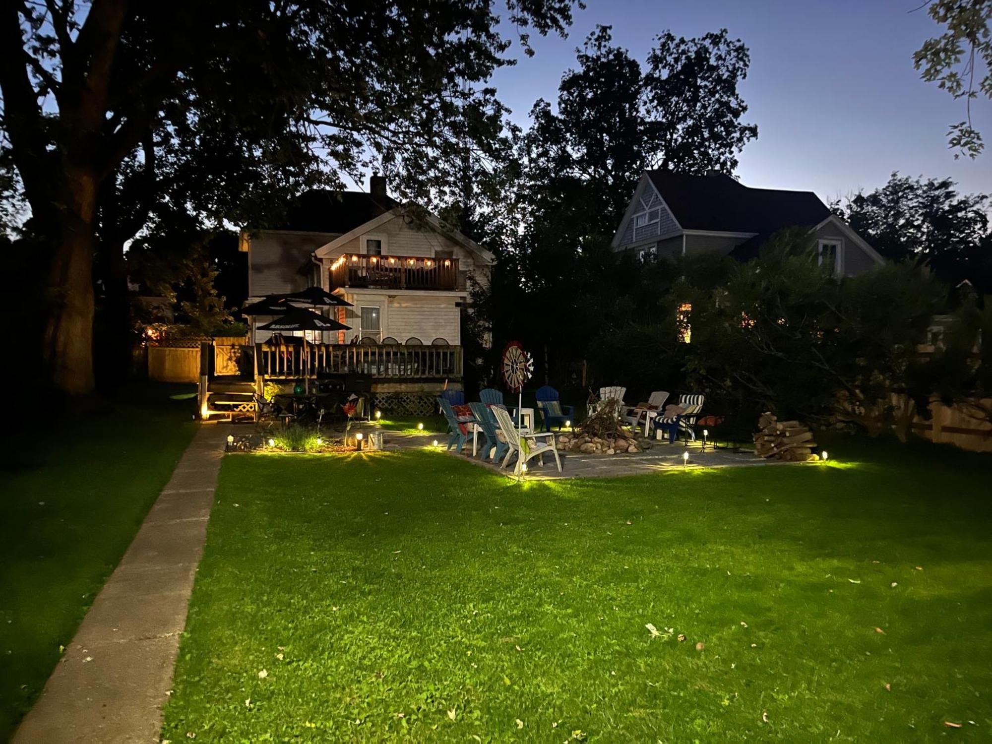 515escape - Near Downtown, Private Backyard, Firepit, Bbq, Fun! *