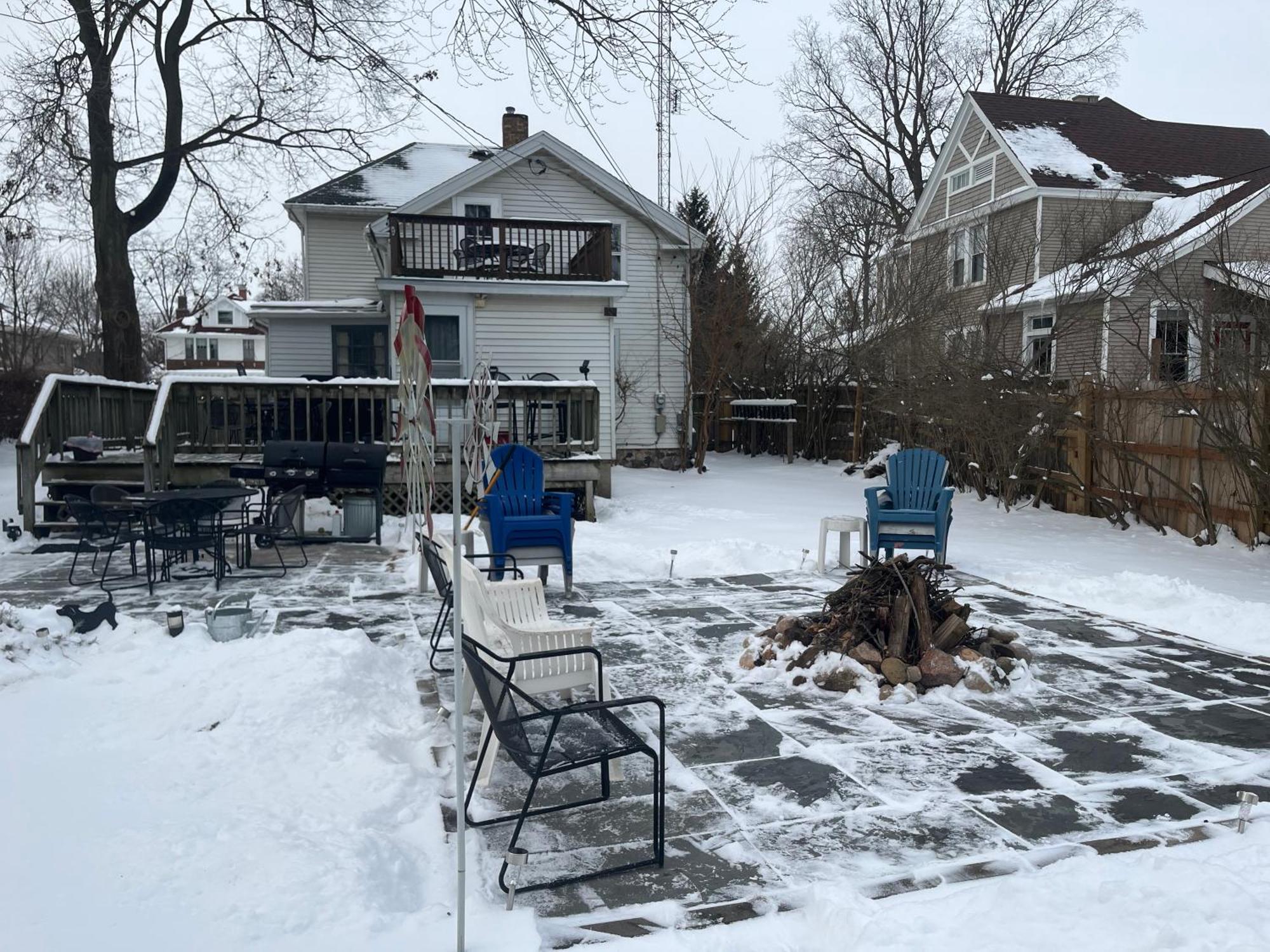 515escape - Near Downtown, Private Backyard, Firepit, Bbq, Fun! *